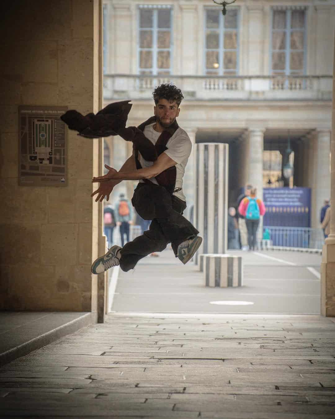 Flying high in my mind, where creativity knows no limits - @las_peloch #awinacompany #dancecompany #dancer #paris #photographer #streetphotographers #danse #danceforlife #nike #lyon #travisscott